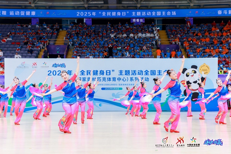 孙悦退役后与妻女定居美国，曾是NBA新星，早年受篮球启蒙，父母支持其篮球之路。